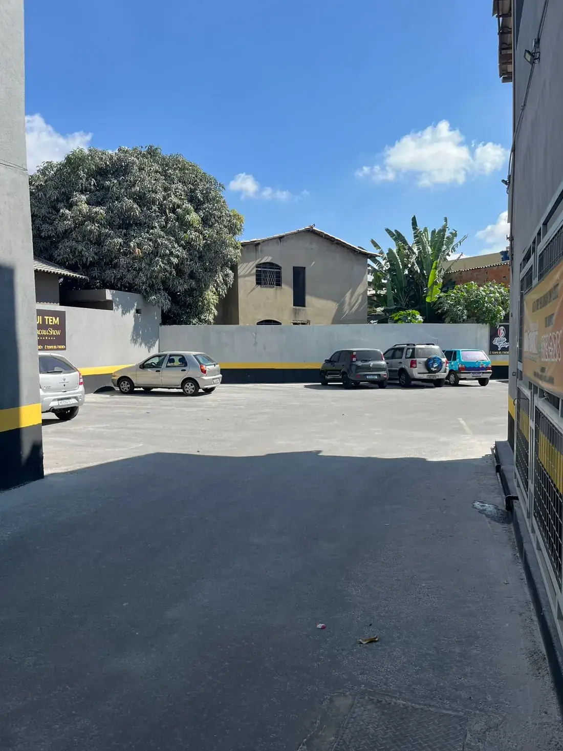 Estacionamento com 60 vagas